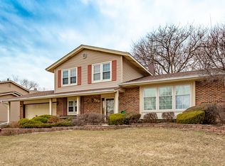 668 New Mexico Trl, Elk Grove Village, IL 60007