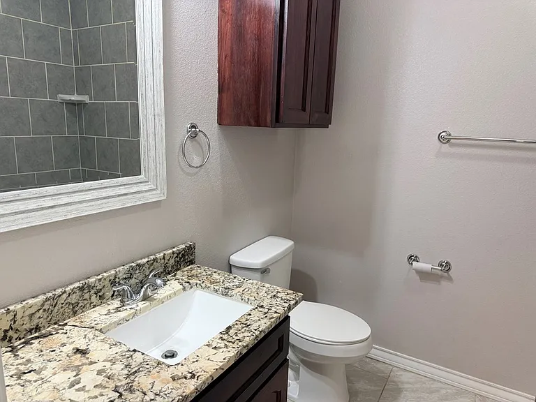 302 N Carver — Photo 25