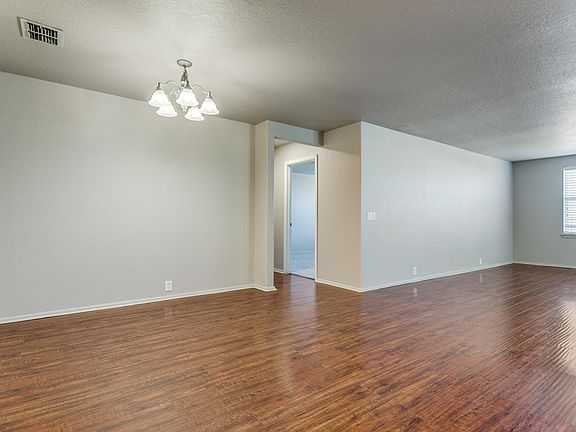 4th image of 5536 Columbia Dr