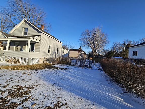2nd image of 900 S 8th Ave