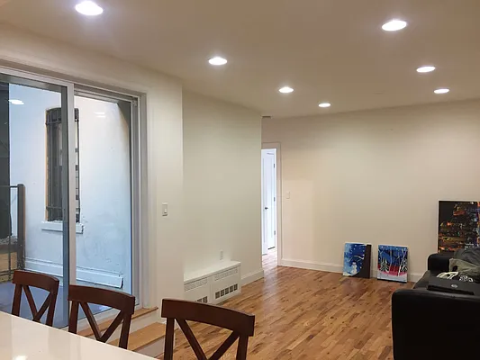 Rented by Uptown Flats LLC | media 21