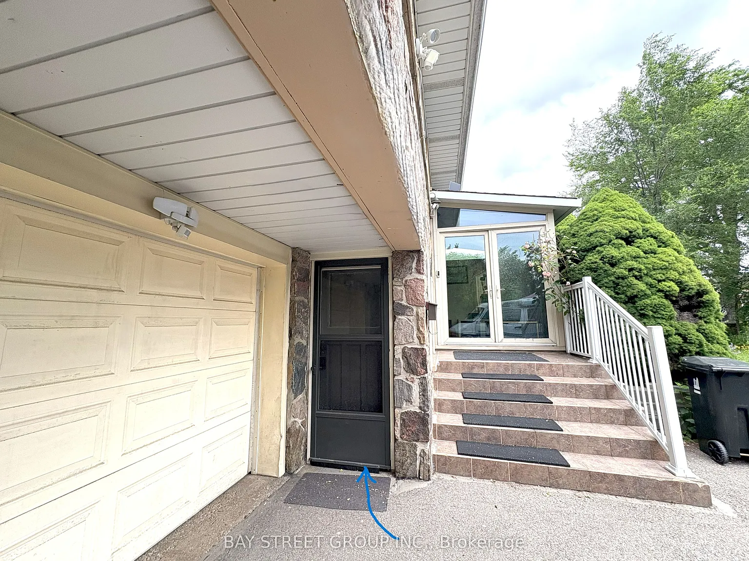 2 bed, $1,900 — Photo 2