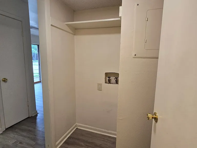 8469 Governor Dr — Photo 23