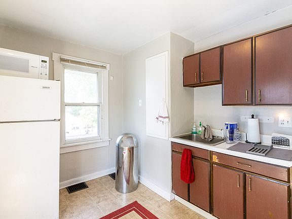 3rd image of 1526 W Jackson St #1/2