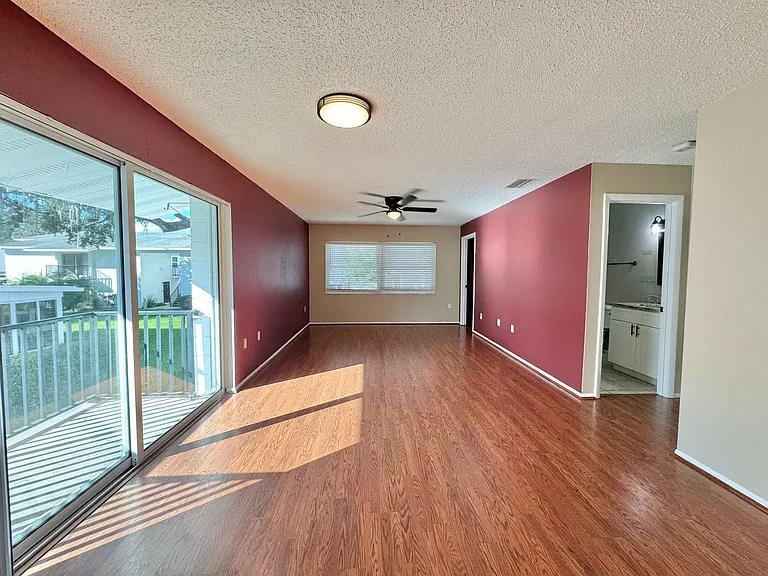 1550 11th St NE #D7 — Photo 3