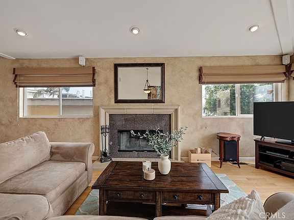 2nd image of 817 Monterey Blvd