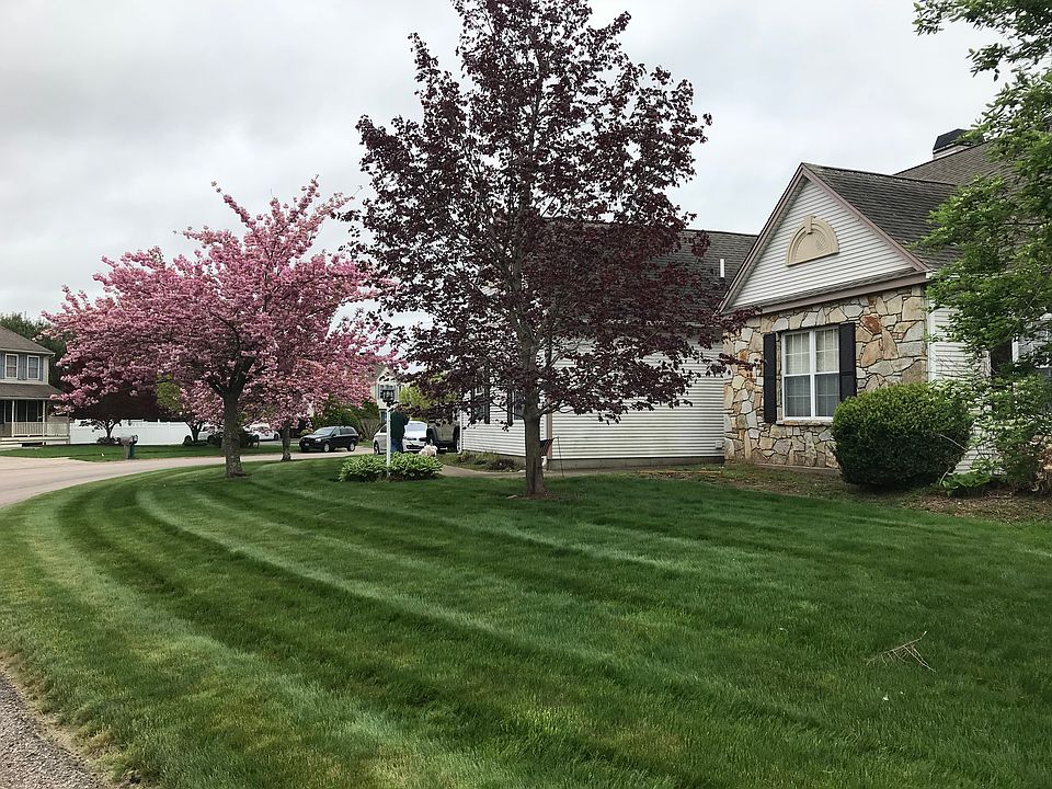 2nd image of 32 Petal Ln