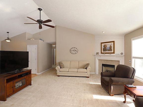 4th image of 2064 Blackmountain Dr SE
