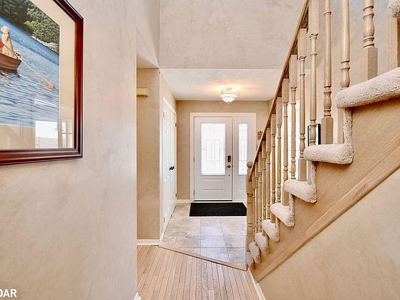 5th image of 62 Gibbon Dr