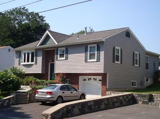 17 Briarwood Dr, Danbury, CT 06810