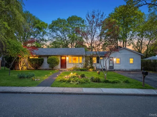 10 Tulip Street, Huntington, NY 11743