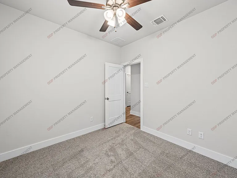2717 Fox River Dr — Photo 4