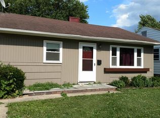 1621 Pike St, Peru, IL 61354