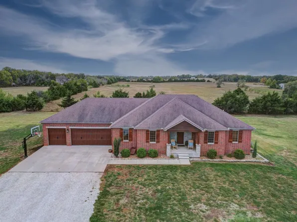 107 Mays Rd, Winfield, KS 67156