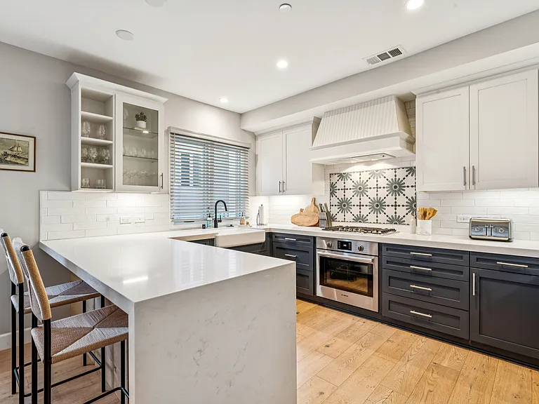 1010 S El Camino Real — Photo 13