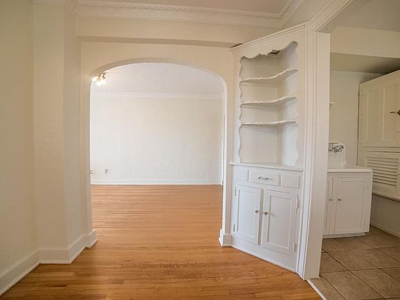 5th image of 4746 Roanoke Pkwy APT 702