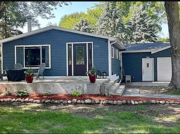 3416 N Shore Dr, Clear Lake, IA 50428