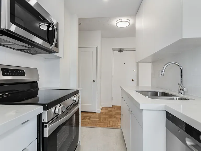 1220 Bayview Ave — Photo 24