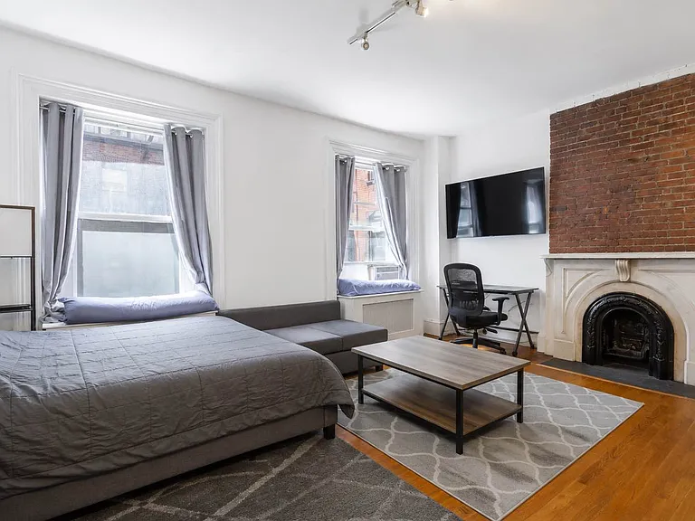 102 E 30th St #3R — Photo 2