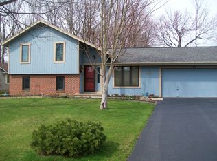 206 Orchard Creek Ln, Rochester, NY 14612