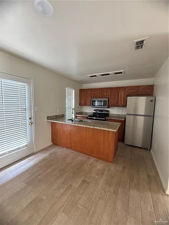 2 bed, 2.0 bath, 1050 sqft, $895 — Photo 3