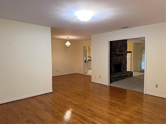 5th image of 7231 Lakeview Dr E