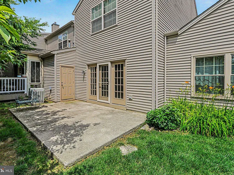 645 Springhouse Ln — Photo 25