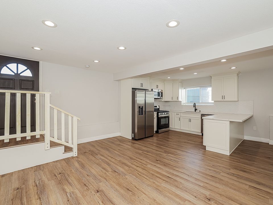 4-photo-Living-Room-