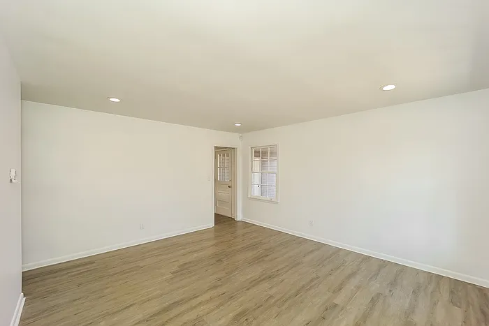3 bed, 2.0 bath, 1326 sqft, $1,795 — Photo 4