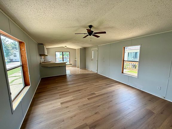 4th image of 49 Tamarak Trl