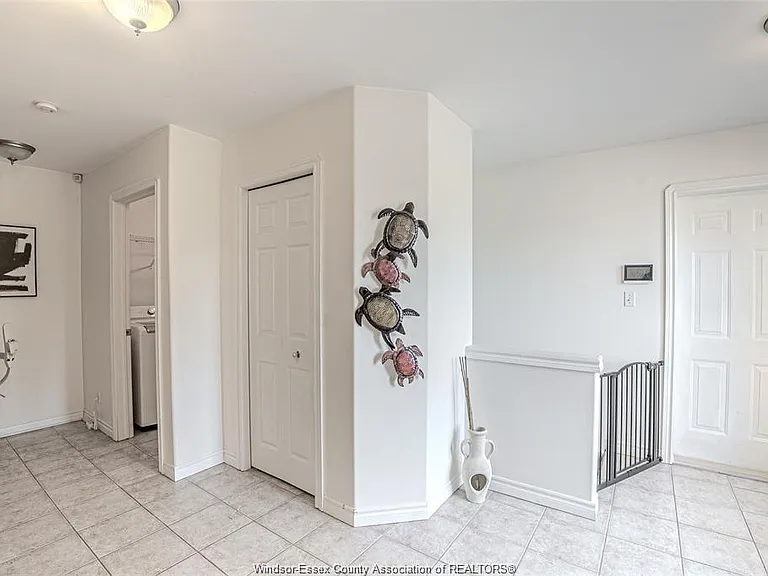 1708 Banwell Rd — Photo 4