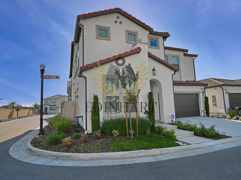 1439 E Via Albero Dr — Photo 2