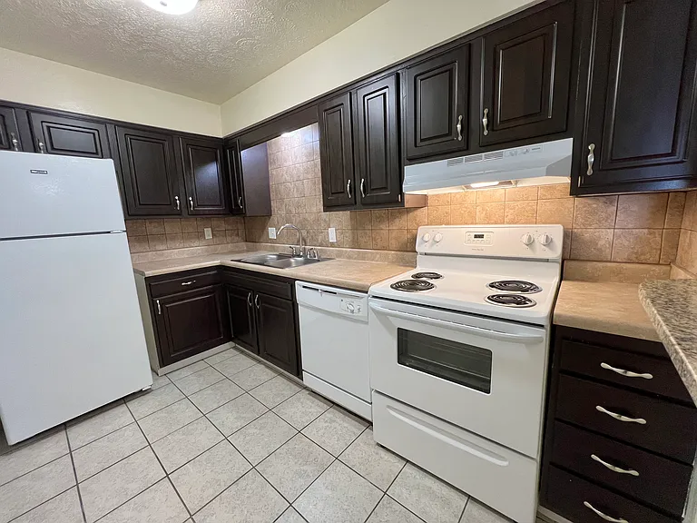 Countrybrook Apartments — Photo 36