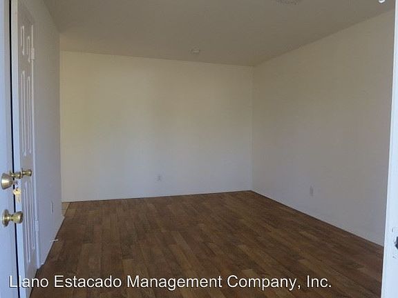 2nd image of 3107 Oak Dr