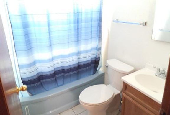 4th image of 2408 Sharon Ave