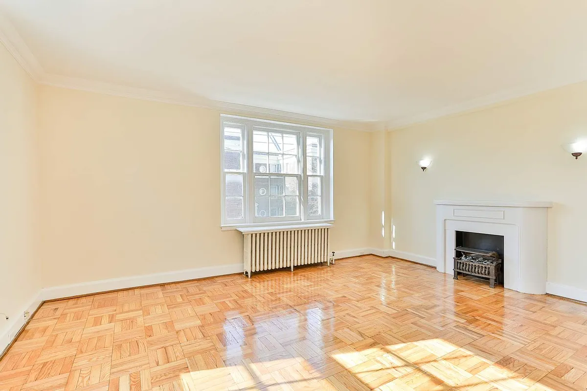 555 Russell Hill Rd — Photo 4