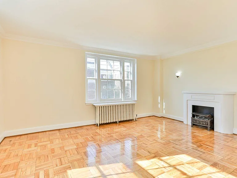 555 Russell Hill Rd — Photo 15