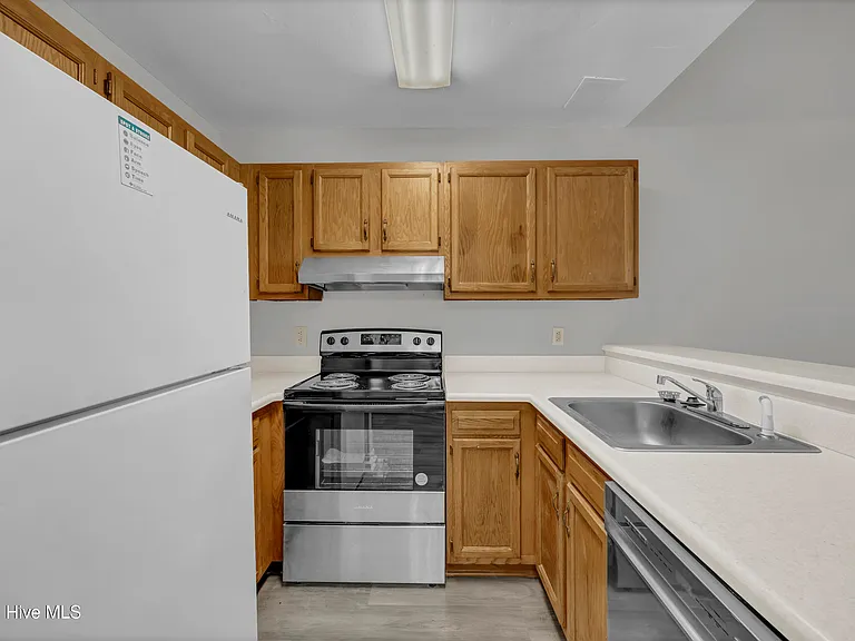 136 Lullwater Dr #A — Photo 6