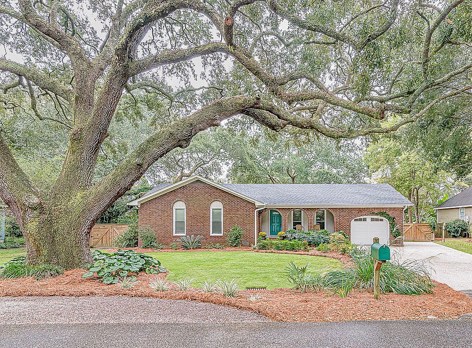 Extra gravel parking in frnt