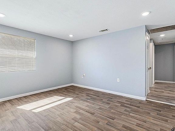 5th image of 2209 Luther St