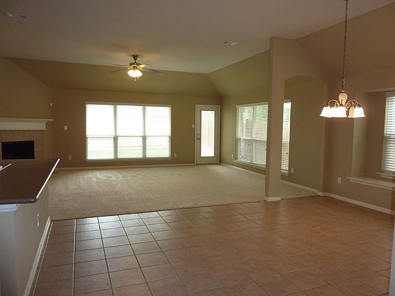 5th image of 2104 Jonathan Creek Dr