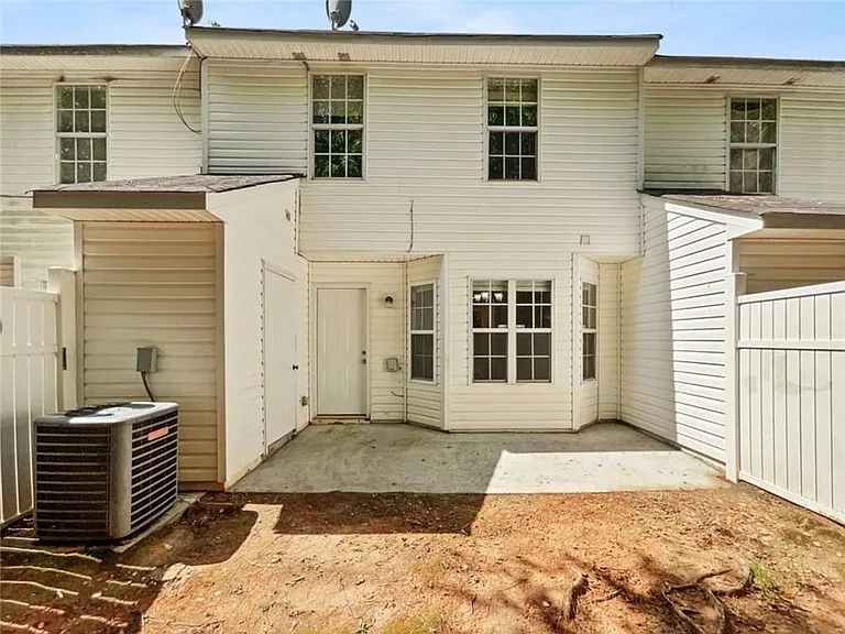 5823 Strathmoor Manor Cir — Photo 17