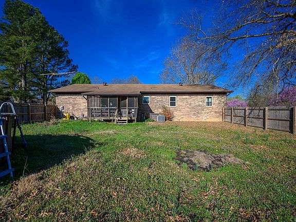 5th image of 10 Welch Ln
