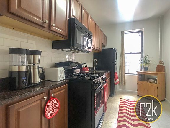 5th image of 2828 29th St APT D4