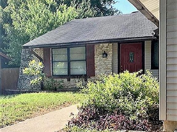 2nd image of 2331 Campden Dr