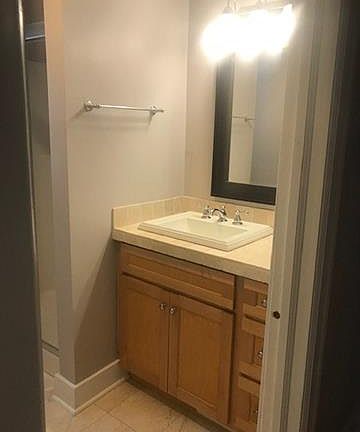 3rd image of 1815 Davie Ave