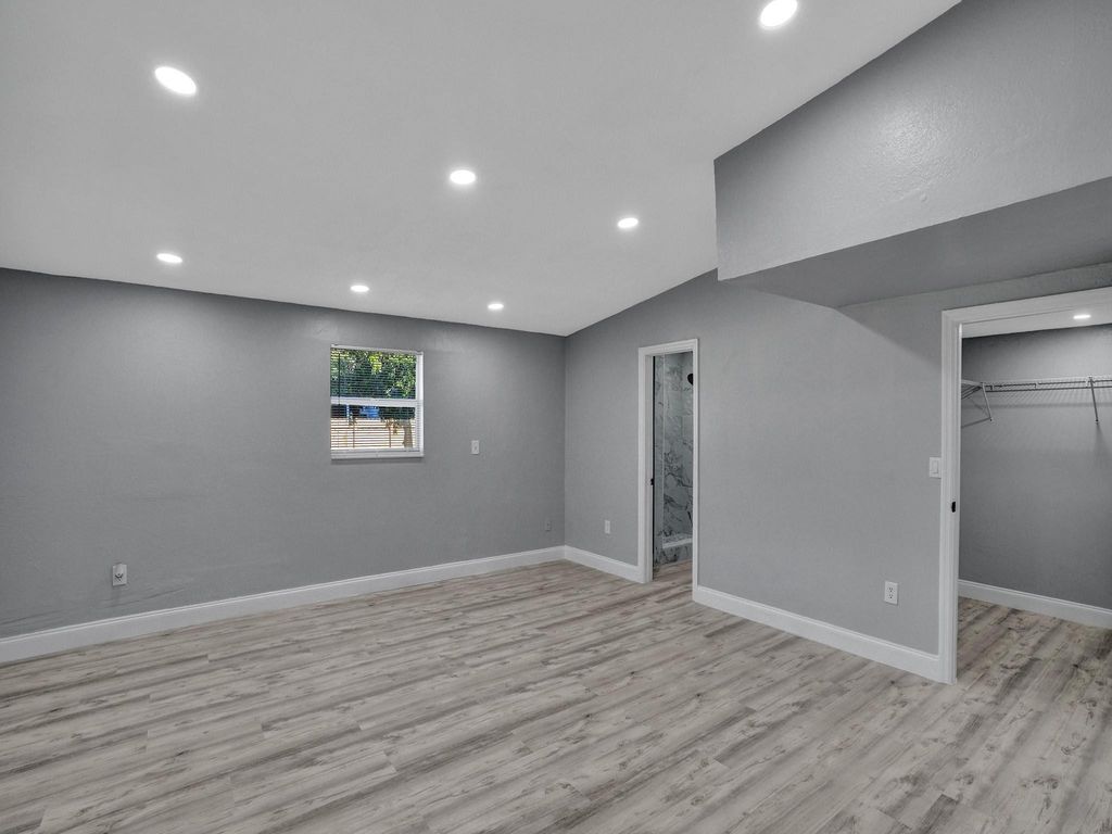 5231 NE 19TH Terrace, photo 8