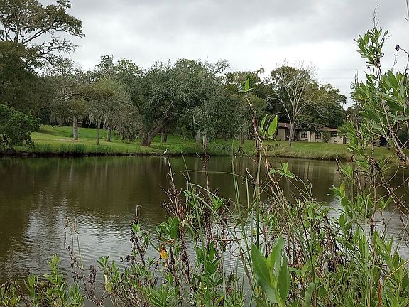 4th image of 123 Bayou Glen St