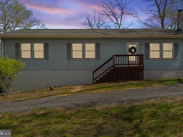 1078 Pine Ridge Dr, Front Royal, VA 22630