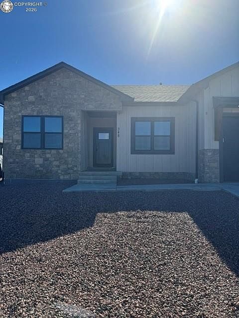 1st image of 348 Arrowhead Dr